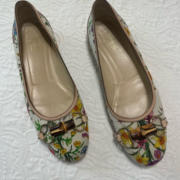 Gucci Shoes - Gucci Size 39 / 9 Flora Print Canvas and Leather Ballet Flats Shoes